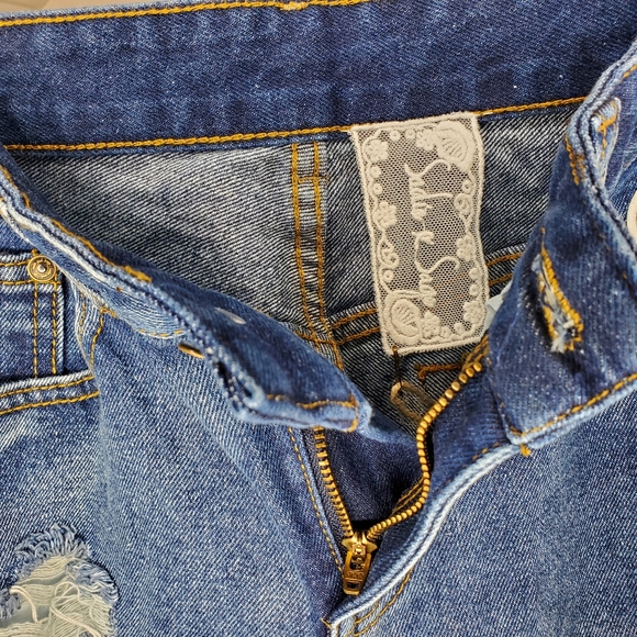 NWT Sadie & Sage Anthropologie Brand Distressed Patch Jeans S8ze Small - Picture 4 of 12